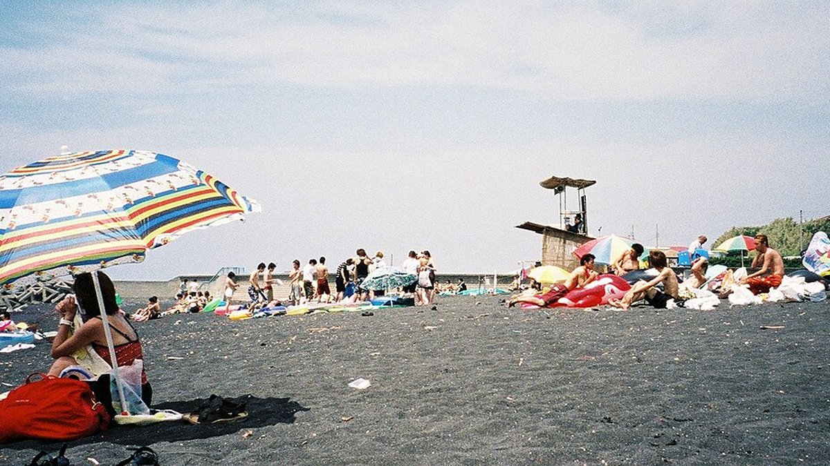 伊豆大島の夏の海水浴ビーチ