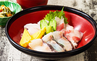 市場の食堂 金目亭の金目三食丼
