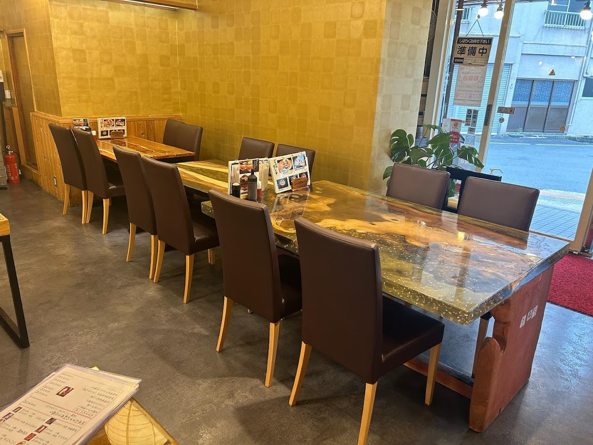 海鮮・寿司レストラン入船 伊東駅前店 の店内
