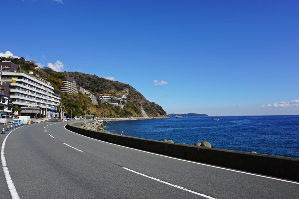 伊豆 熱海 海沿い ドライブ 国道 絶景
