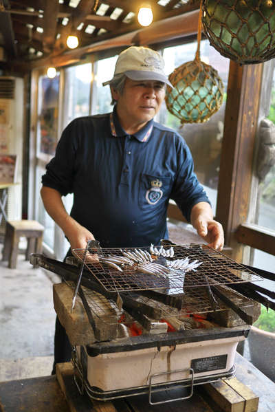 万宝(まんぽう)の炭火干物焼き
