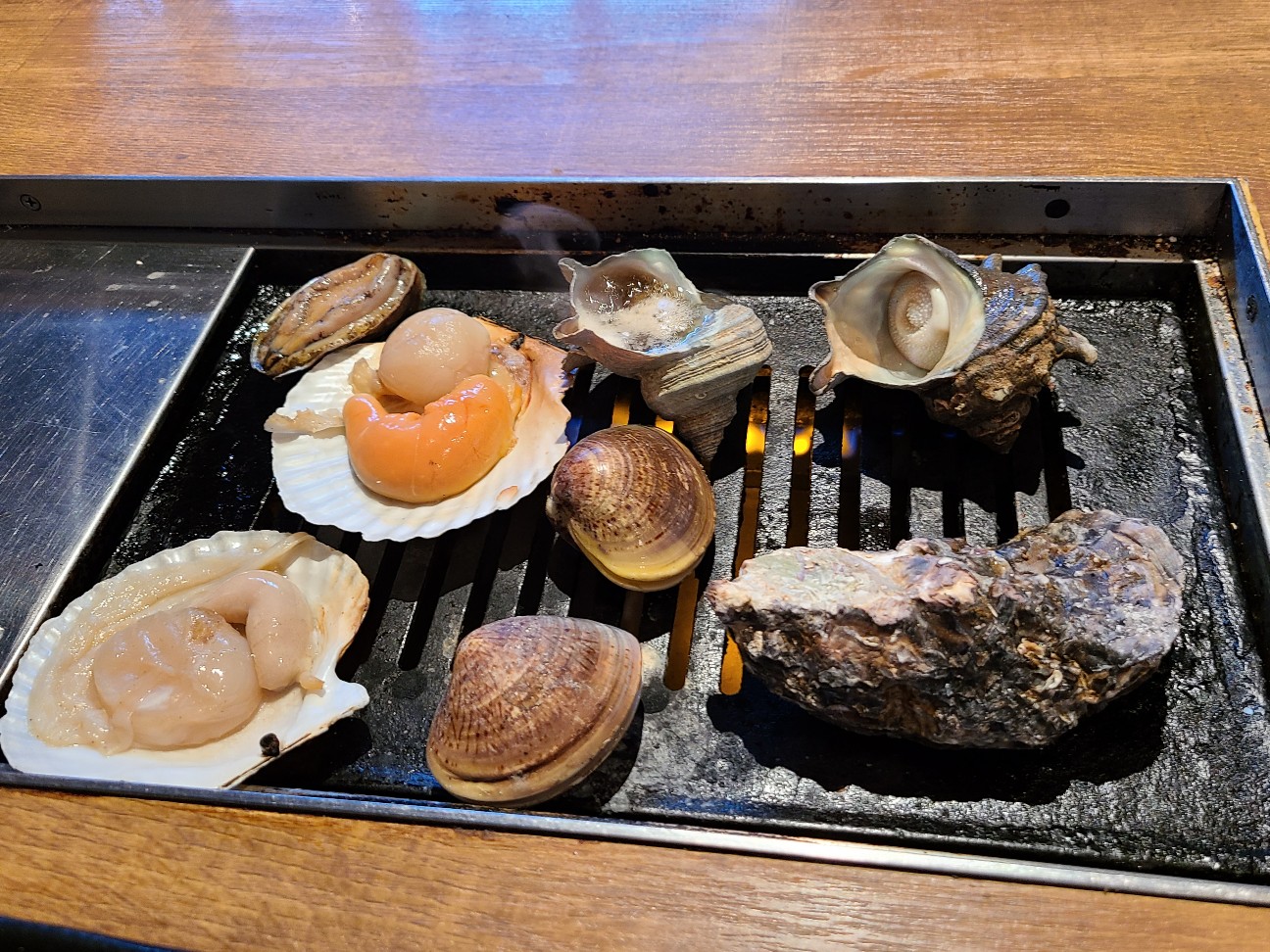 沼津港 浜焼き しんちゃん 炭火焼き 貝類