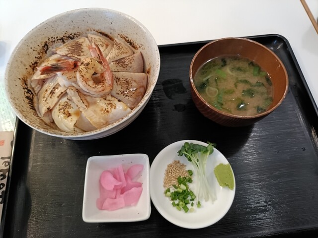 魚屋食堂 勝浦の炙り海鮮丼