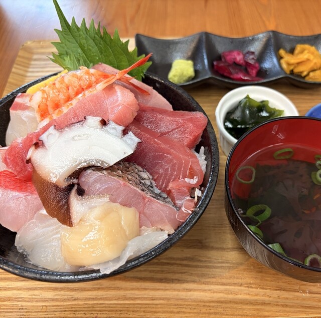 やまご食堂の海鮮丼
