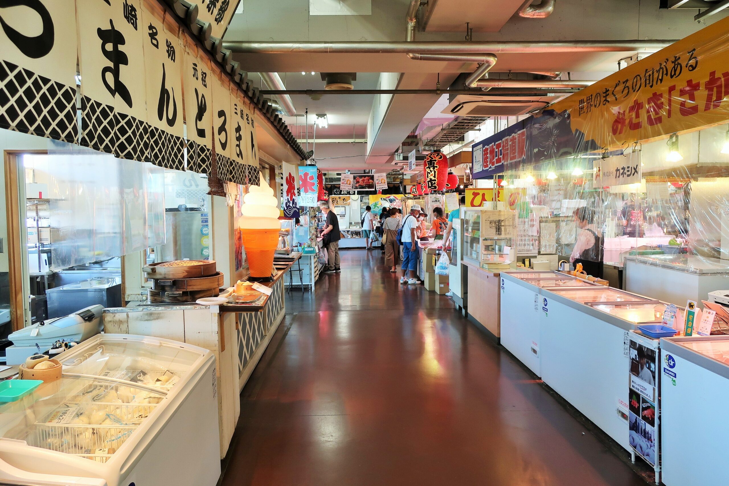 うらりマルシェ 店内 さかな館