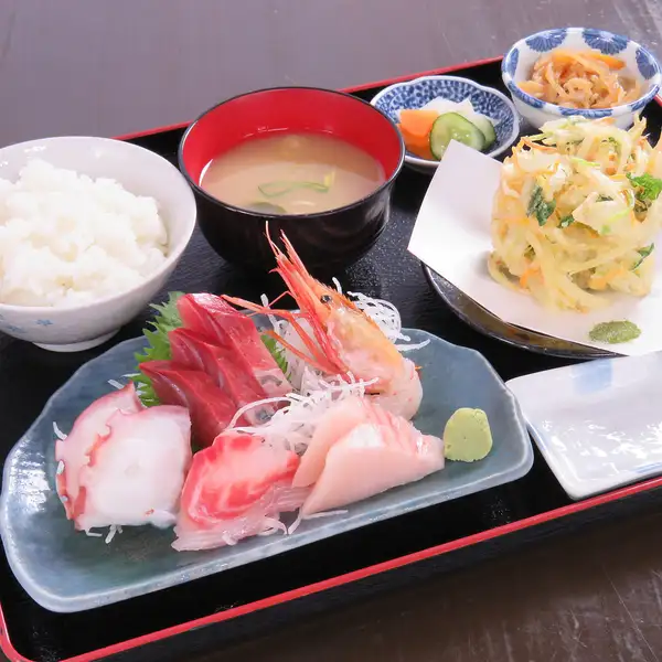 海老屋の海老がのった刺身定食