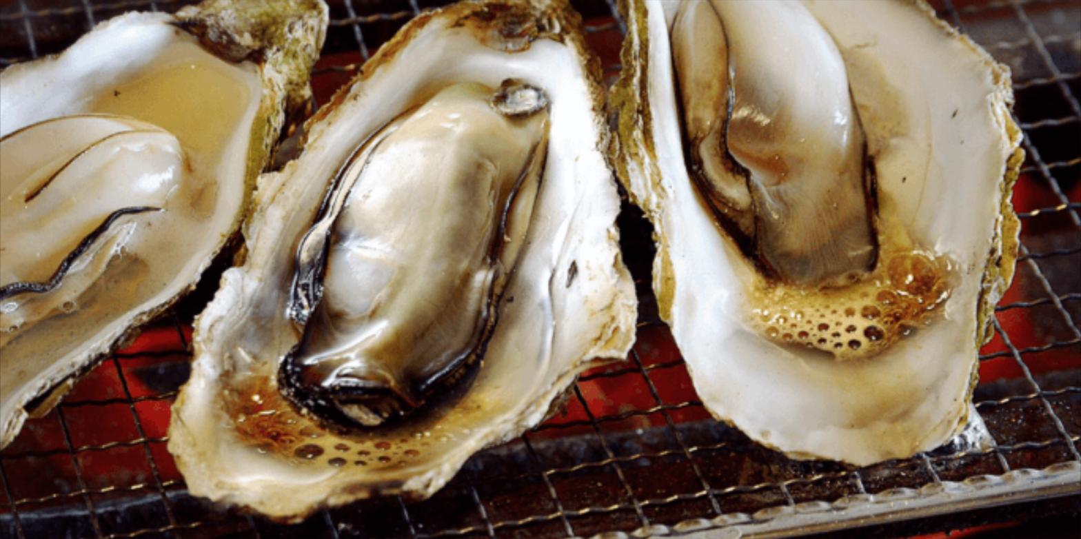 まるはまで焼く殻付き牡蠣