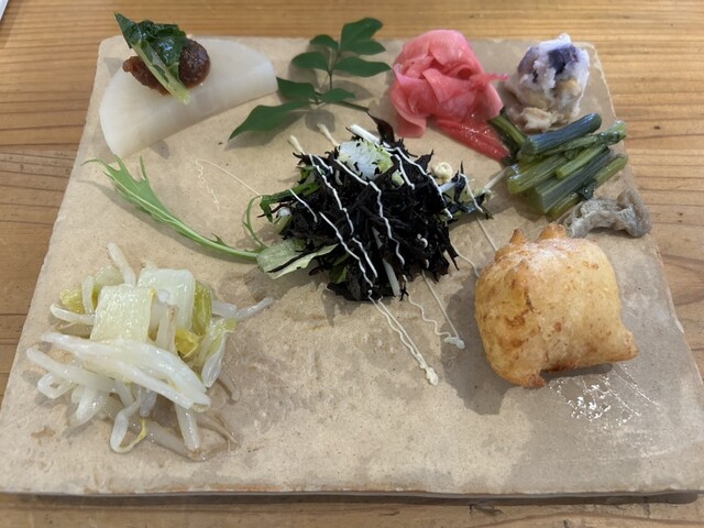 おおむろ軽食堂 伊東の野菜を使った前菜プレート