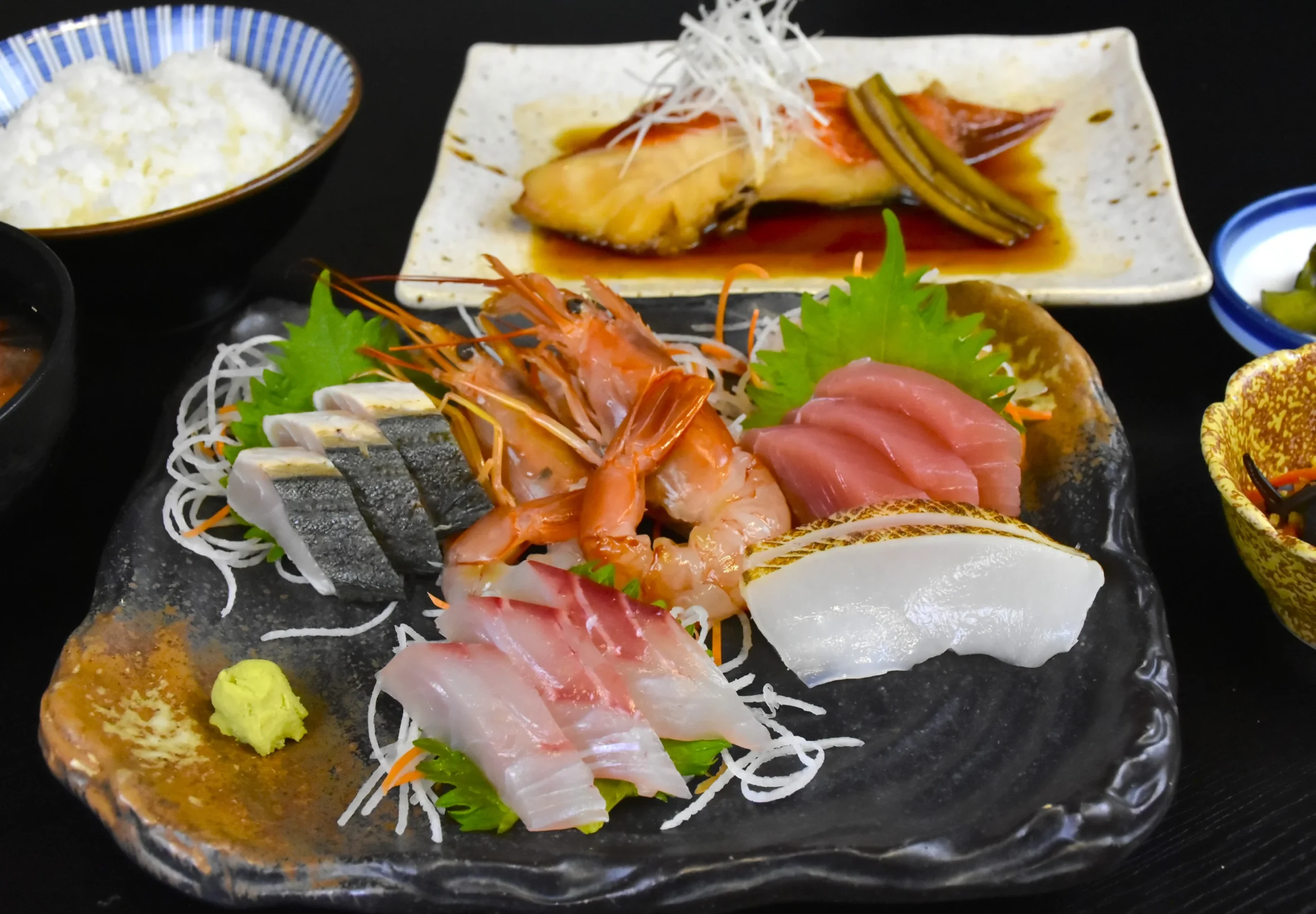 ぼら納屋 御膳 金目鯛の煮付けと刺身盛り合わせ
