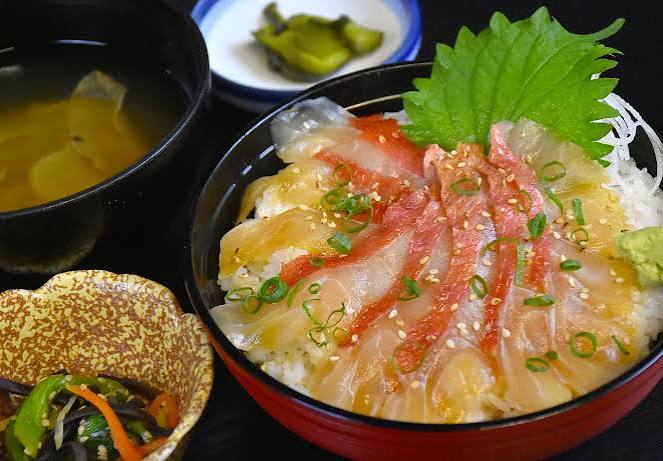 ぼら納屋 金目鯛づけ丼